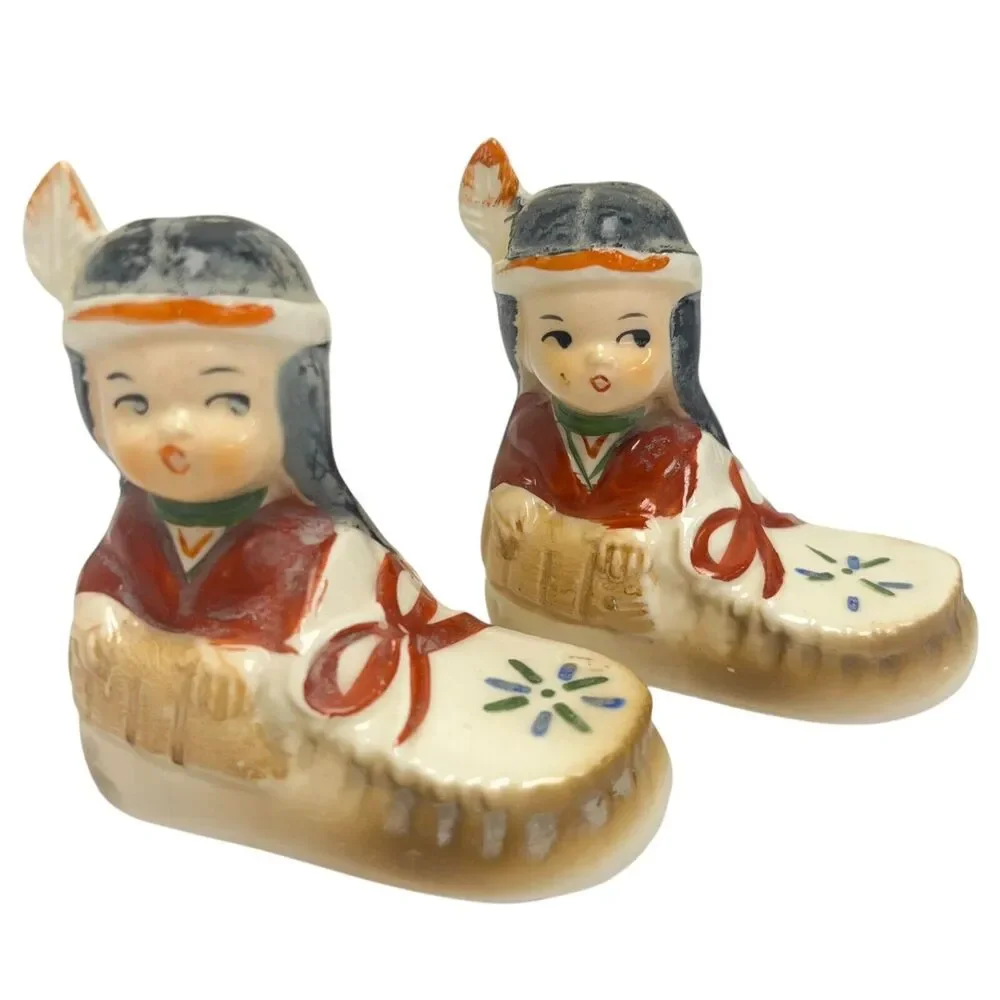 Vintage 1950s Salt & Pepper‎ Shakers Native American Indian Girls Moccasin Japan